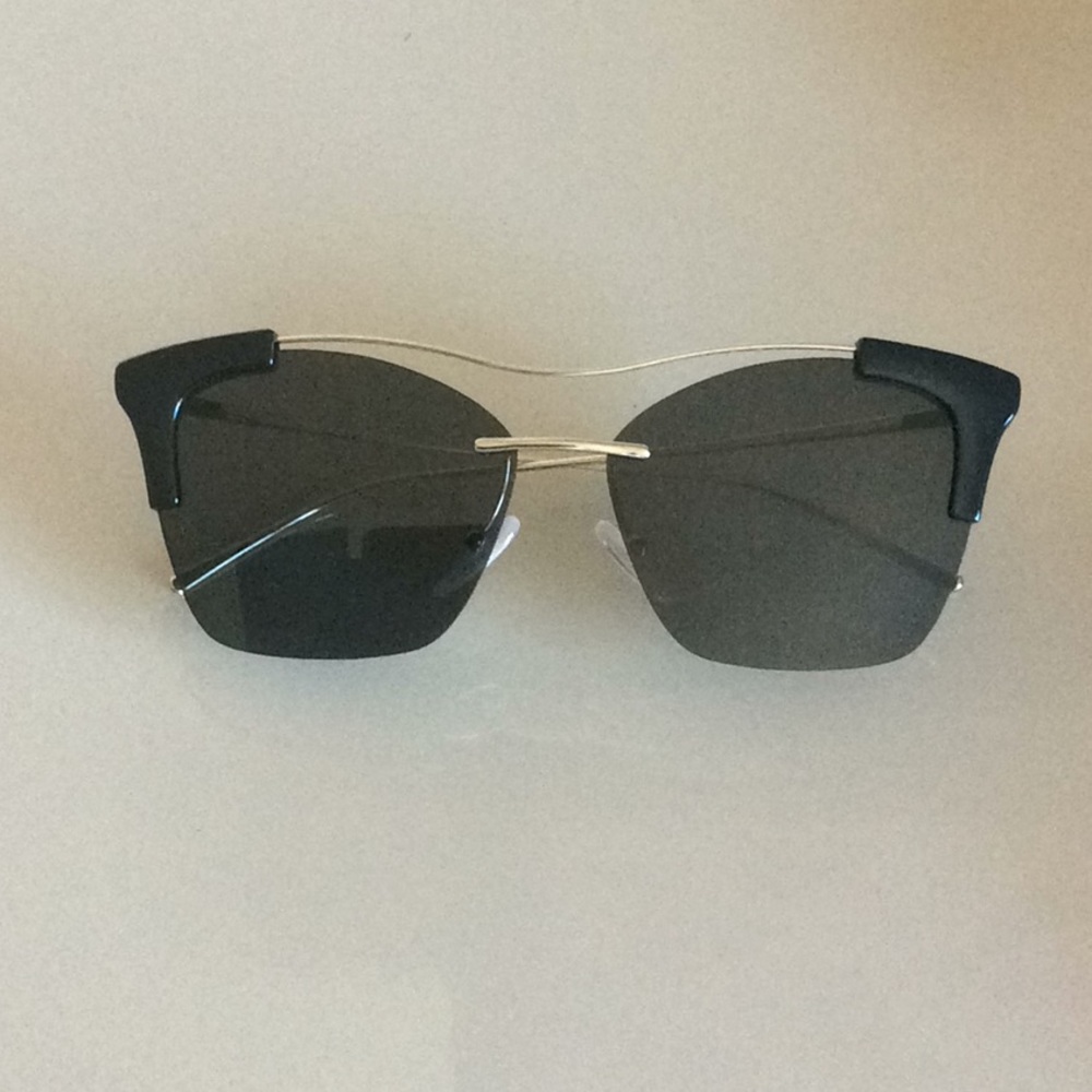Prada sunglasses - Picture 2 of 5